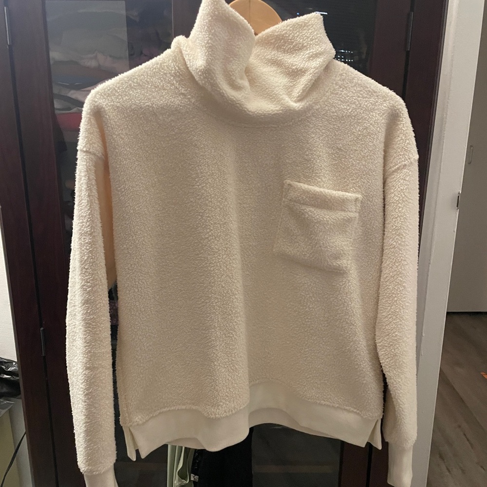 White turtle neck size S from vineyard vines